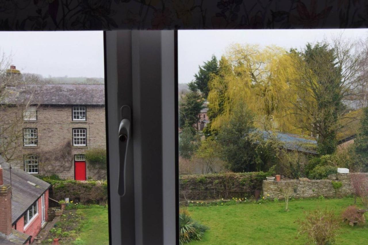 Charming 3-Bed Apartment In Talgarth Powys 布雷肯 外观 照片